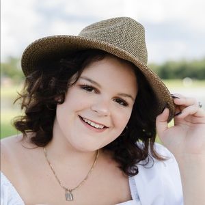 Meet your Posher, Carley